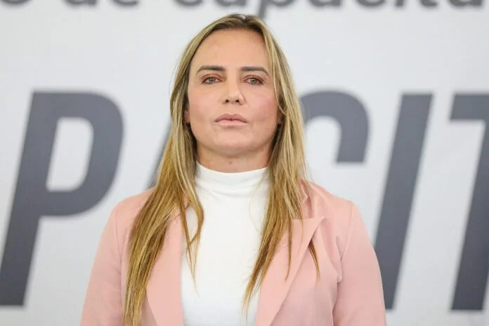 (VIDEO) Celina Leão é vaiada no Guará e sente o peso da rejeição que tenta disfarçar