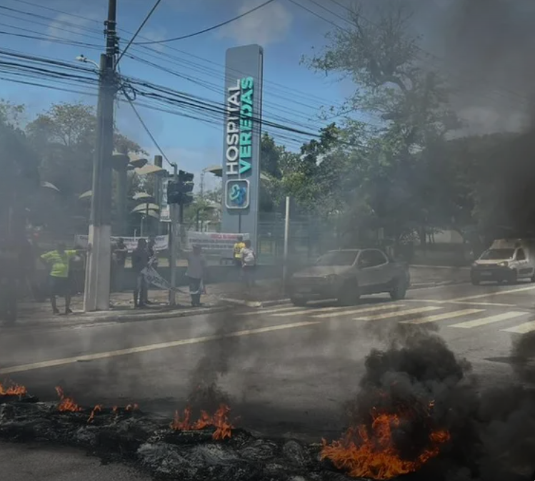 Greve no Hospital Veredas: trabalhadores cobram salários atrasados e direitos não pagos