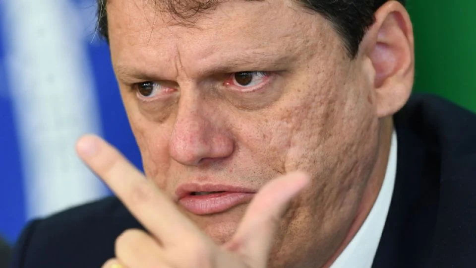 Tarcísio terá 17 dias de férias nos EUA para conspirar contra o Brasil?