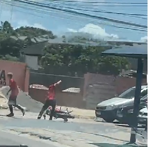 Vídeos mostram confusões entre torcedores de CSA e CRB antes do Clássico das Multidões