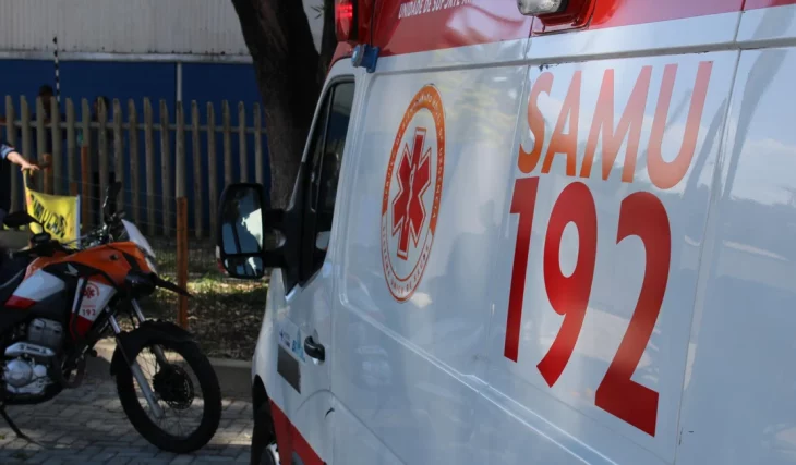 Homem é ferido no pescoço após confusão enquanto bebia em bar