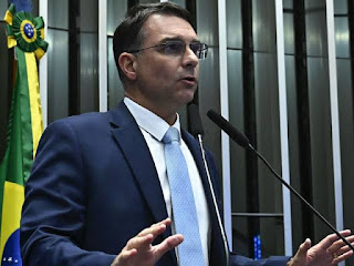 BRASIL: DEPUTADO REVELA ADESÃO SURPREENDENTE A FLAVIO BOLSONARO NO CONGRESSO