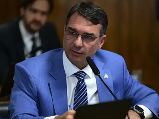 BRASIL: CENTRÃO IMPÕE CONDIÇÃO CONTROVERSA PARA APOIAR FLAVIO BOLSONARO