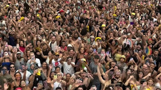 MUNDO: FOLIÕES PASSAM MAL EM BLOCO DE CARNAVAL DE SP